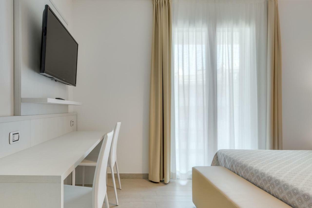 Apartaments Suites Ambassador Каорле Екстериор снимка