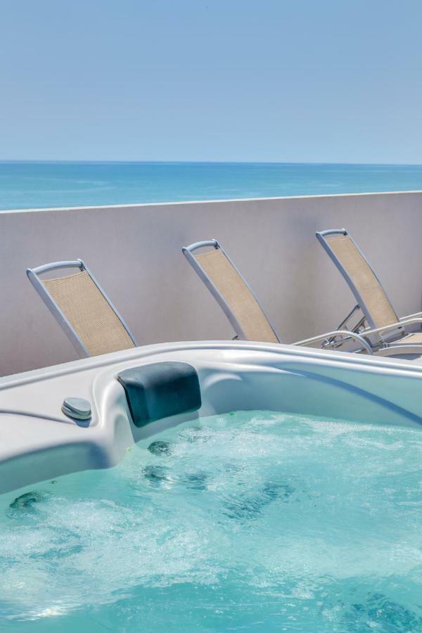 Apartaments Suites Ambassador Каорле Екстериор снимка