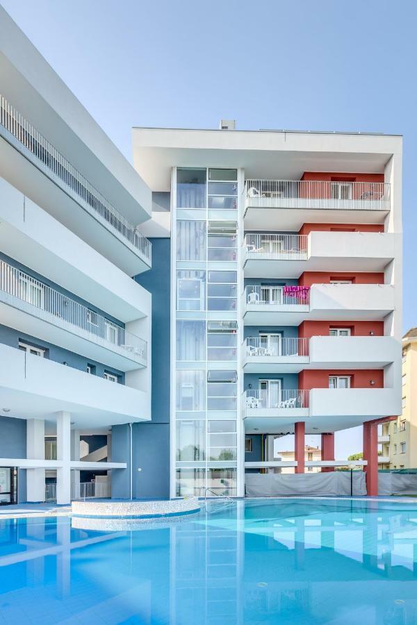 Apartaments Suites Ambassador Каорле Екстериор снимка