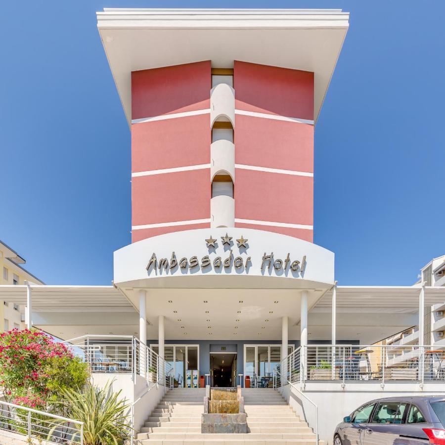 Apartaments Suites Ambassador Каорле Екстериор снимка