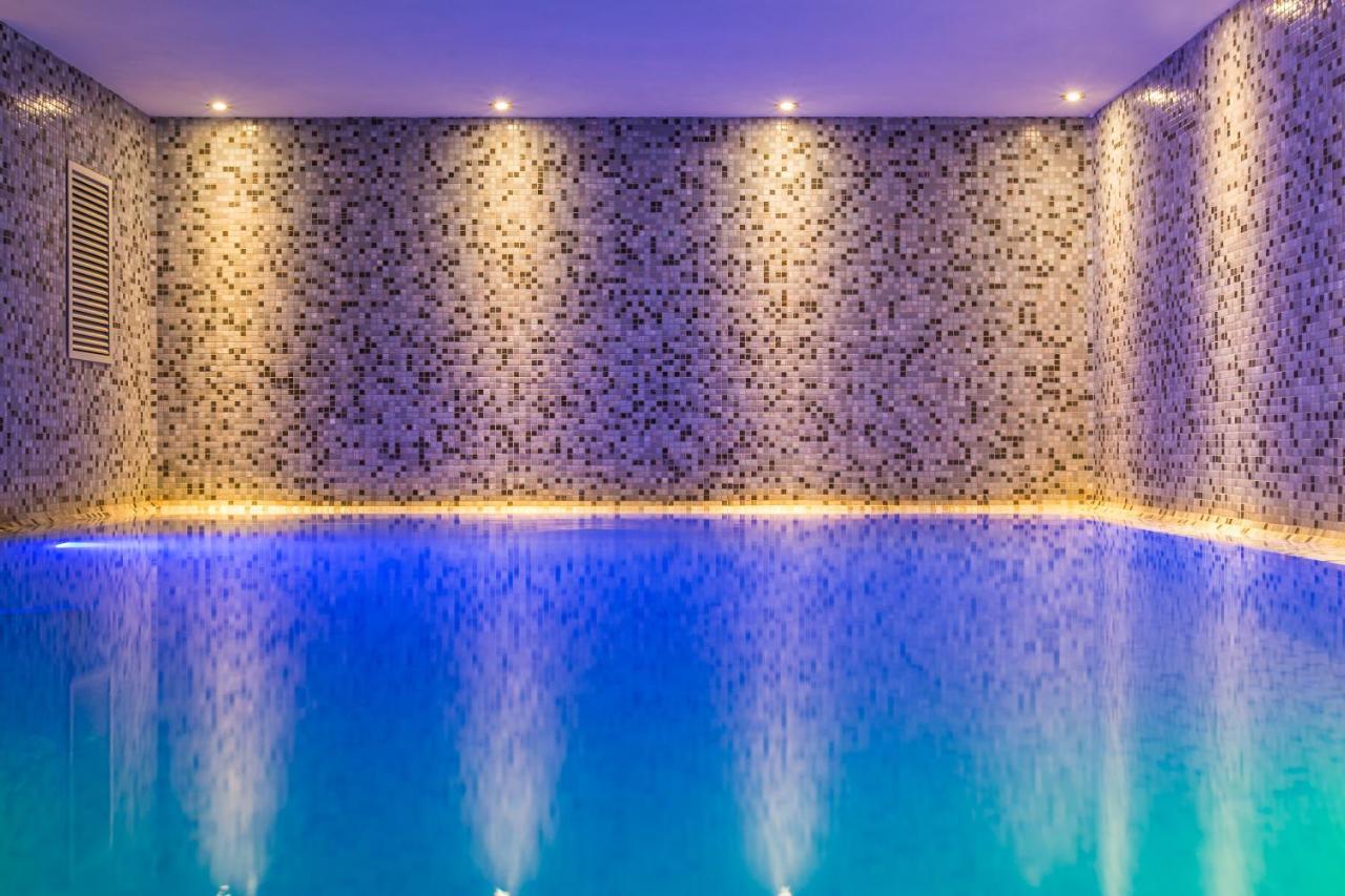Apartaments Suites Ambassador Каорле Екстериор снимка