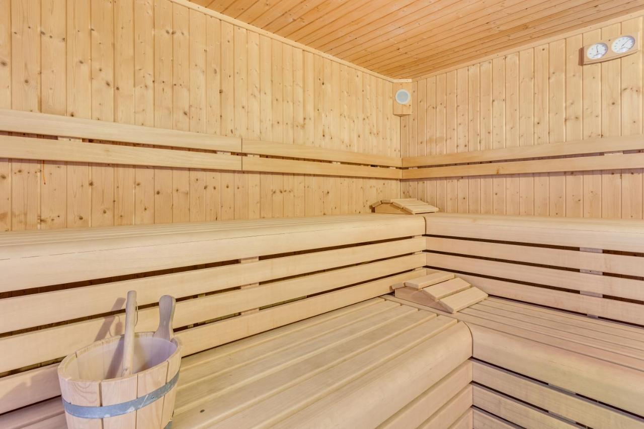 Apartaments Suites Ambassador Каорле Екстериор снимка