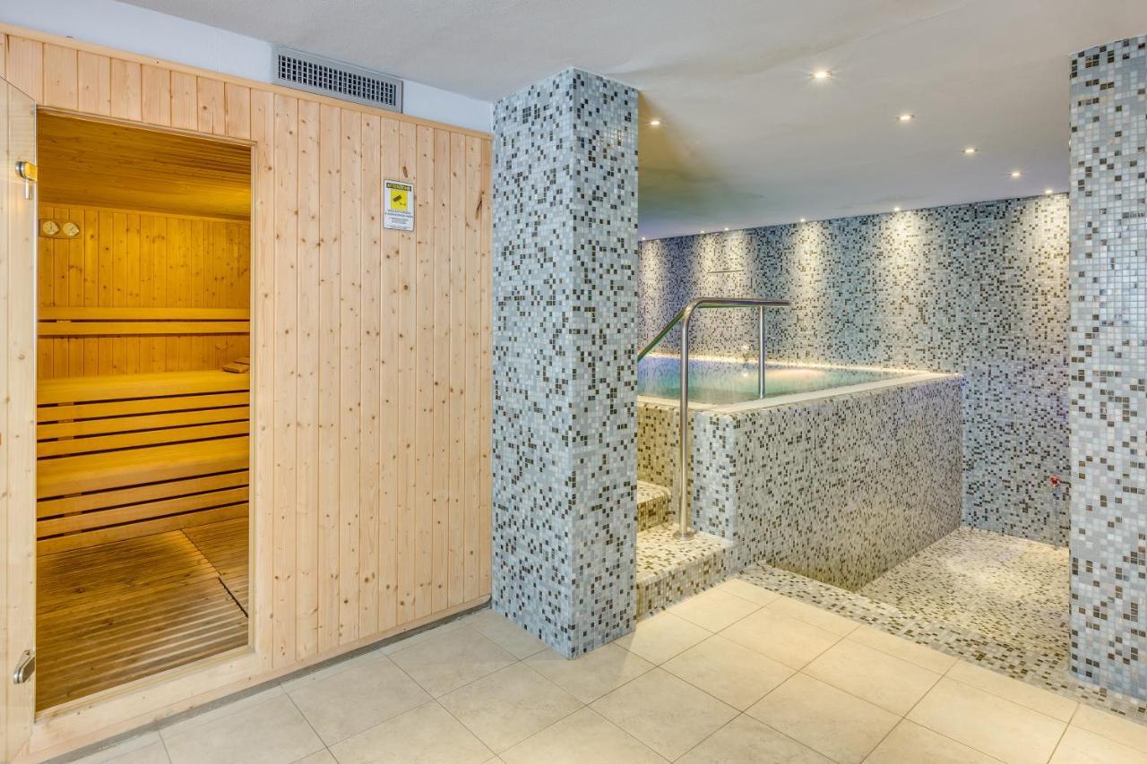 Apartaments Suites Ambassador Каорле Екстериор снимка